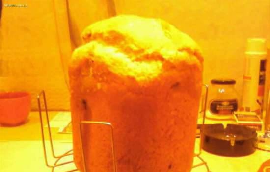 Honey bread with dried fruits (bread maker)