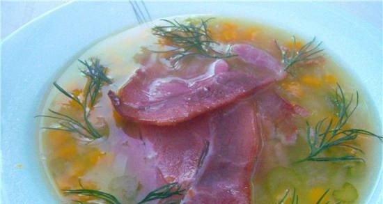Pea soup with prosciutto