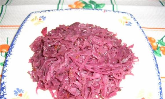 Red cabbage stewed, sweet and sour