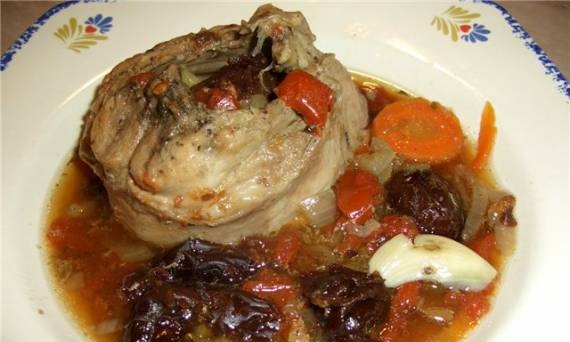 Braised rabbit with sun-dried tomatoes and prunes