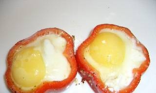 Fried eggs in peppers