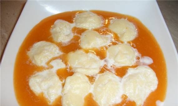 Curd dumplings with apricot jelly