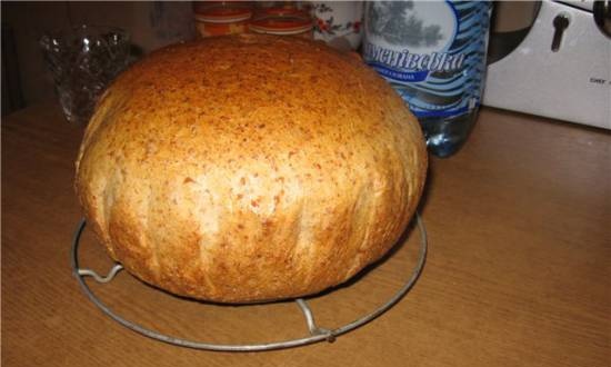 Sourdough bread with dispersed wheat grain (in the oven)