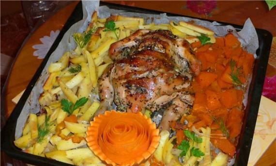 Chicken baked with oregano and vegetables