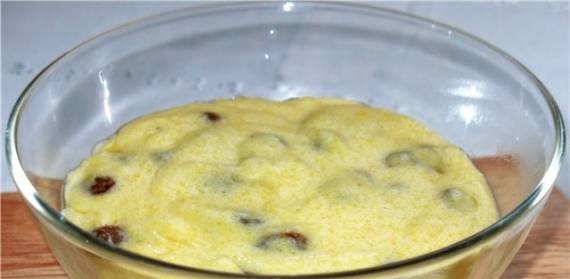 Milk corn porridge with raisins