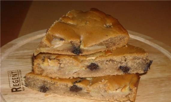 Lean gingerbread with apples and prunes