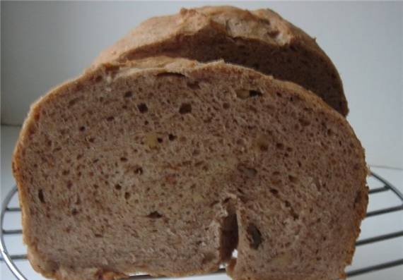 Bread with buckwheat flour and walnuts (bread maker)