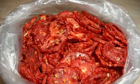 Dried tomatoes (tomato chips)