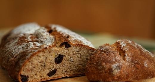 Whole grain bread with raisins, hazelnuts and shallots in the oven