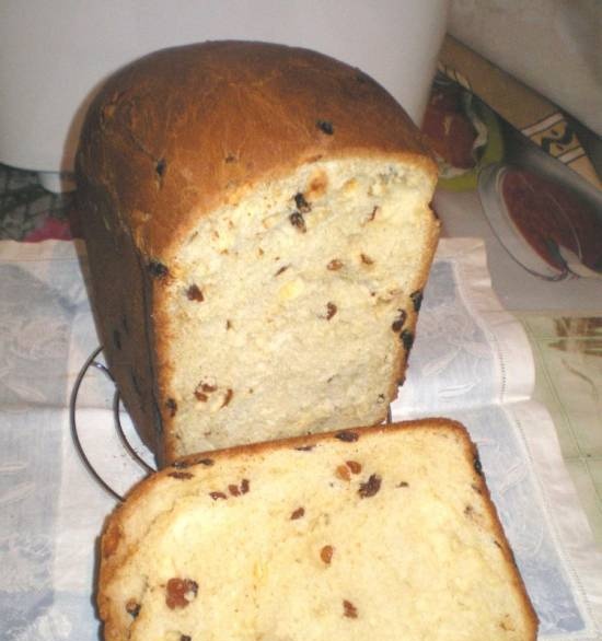 Easter cake with raisins