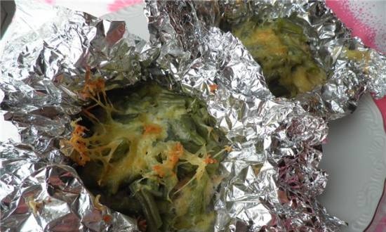 Chicken fillet with green beans baked in foil