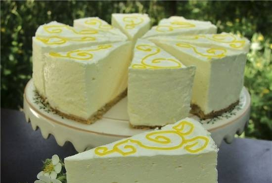 Chiffon lemon soufflé cake from the movie "Midnight in Paris"