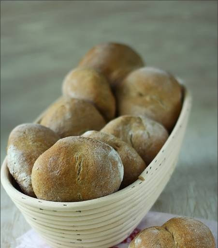 Buns with bran and rye flour