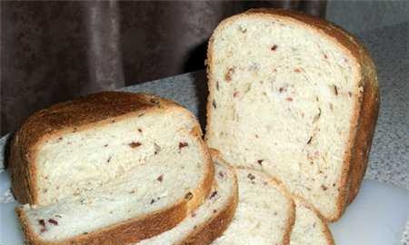 Wheat bread with "hunting" sausages (bread maker)
