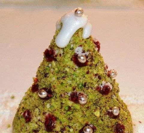 Sponge cake "Christmas tree" (edible gifts)