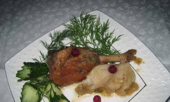 Duck (goose) stewed in beer with apples