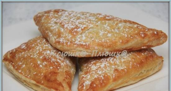 French puffs Chaussons (Chausson aux pommes) or "slippers with apples"