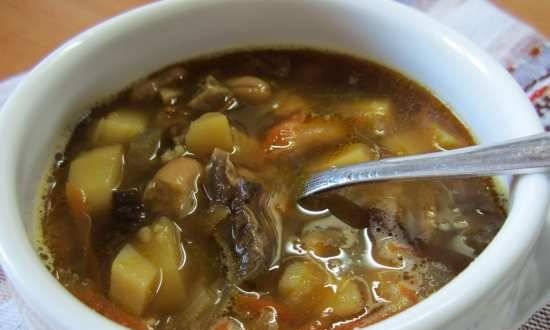 Lean soup with mushrooms and beans