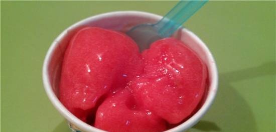 Fruit and berry ice cream