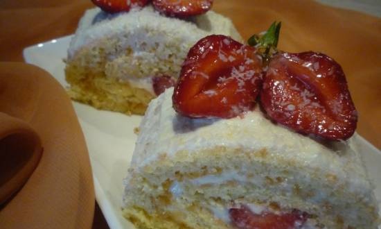 Roll with curd cream and strawberries