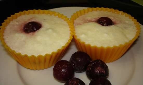 Portioned curd pudding with raisins and cherries (Polaris 0305)