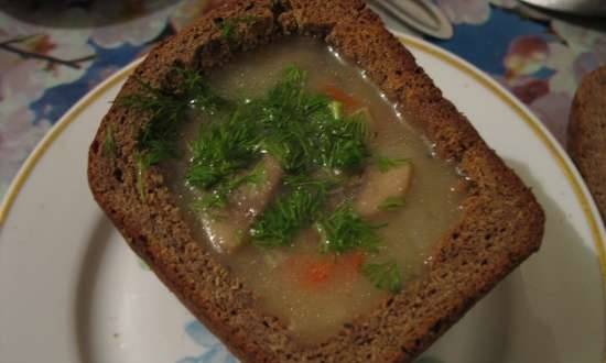 Mushroom soup in a bread plate (Falesna drst'kova polevka z hlivy podle Jany F.)