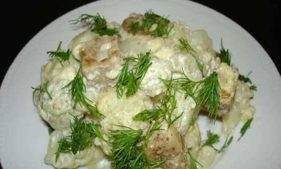 Minute dish of cauliflower with minced meat and cheese in a pressure cooker Polaris 0305