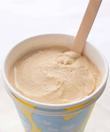Ice cream with white chocolate and mascarpone (Brand 3812 ice cream maker)