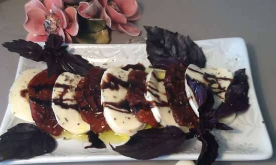 Marinade to restore dried (sun-dried) tomatoes and Caprese salad with purple basil and sun-dried tomatoes