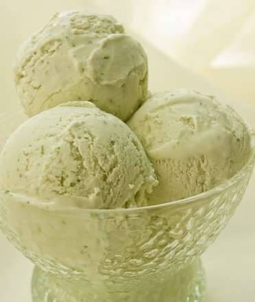 Ice cream "Mojito" (Brand 3812 ice cream maker)
