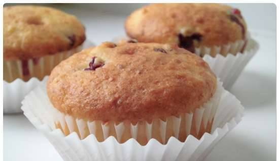 Cottage cheese-orange muffins with lingonberry
