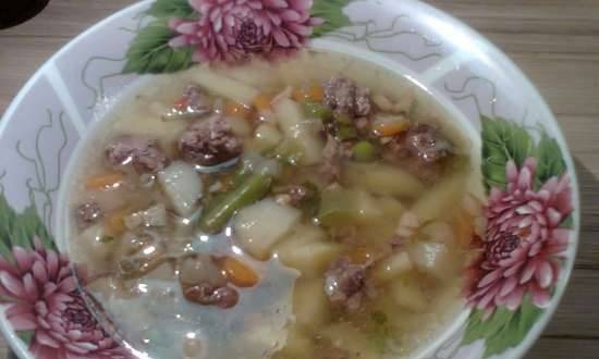 Soup with minced meat and beans (Schnippelbohnensuppe)