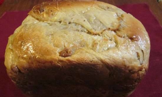 Bread with lemon and walnuts