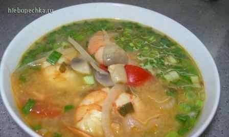 Spicy Thai soup with shrimps "Tom Yam Kun"