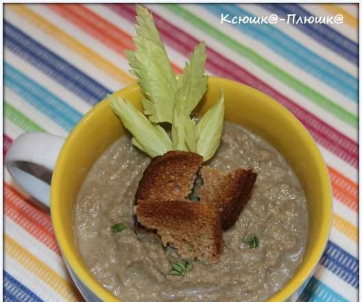 Champignon and celery puree soup with aromatic rye croutons