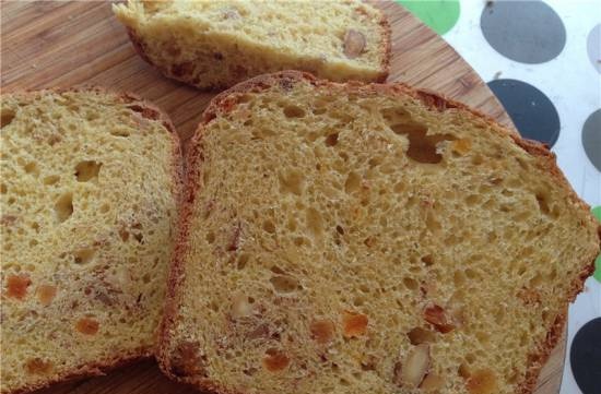 Saffron cake with dried apricots