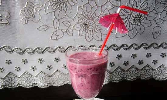 Currant smoothie with banana and honey