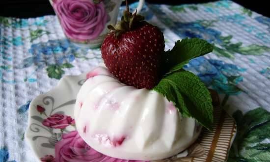 Curd strawberry blancmange