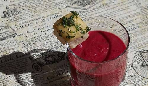 Borscht-puree with apple and ginger