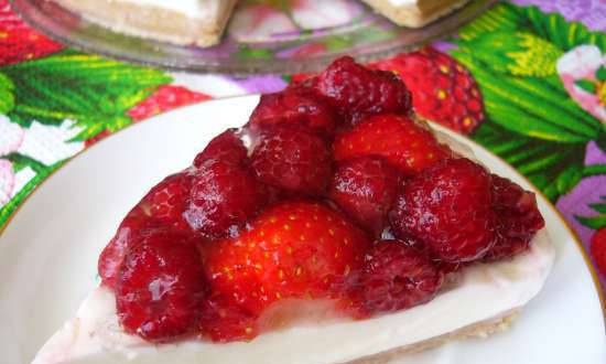 Strawberry-raspberry cake with coconut cream