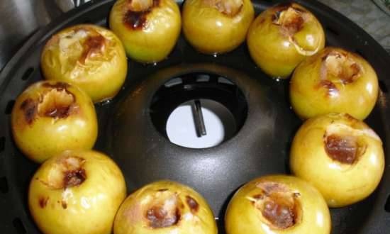 תפוחים אפויים עם גרגרי יער יבשים, דבש וקינמון (Ninja® Foodi® 6.5-qt.)