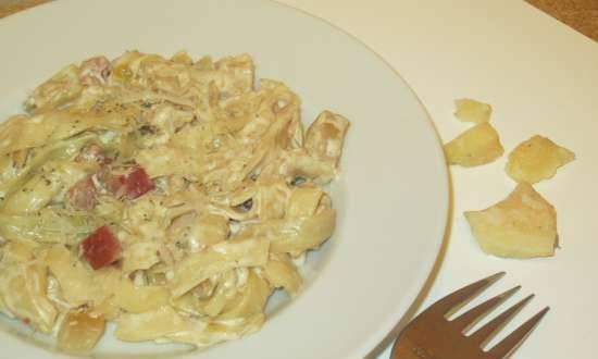 Homemade noodles or Farfarelli with brisket and chicken fillet in cream