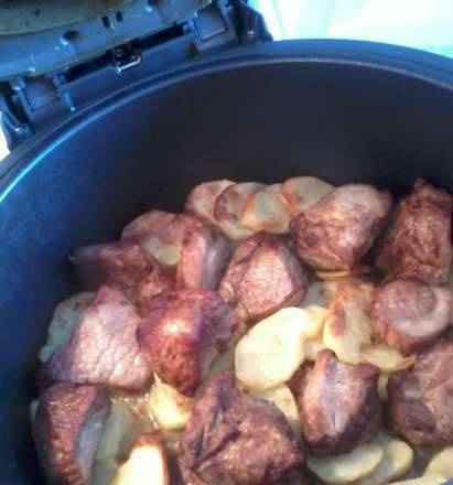 Fried potatoes with meat lobes