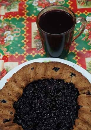 Unleavened rye with black currant jelly