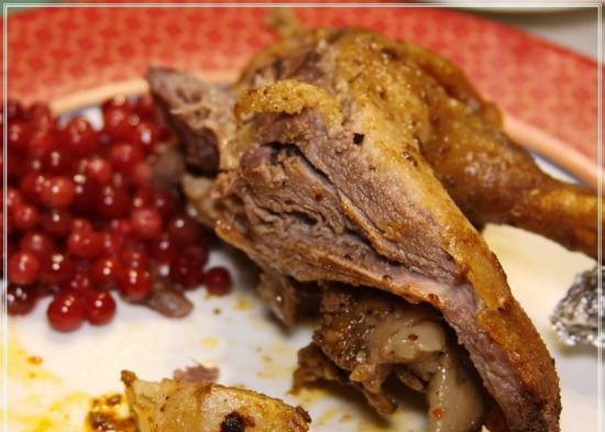 Rozhdestvensky goose with apple and prunes