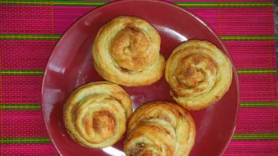 Puff pastry snails with cinnamon