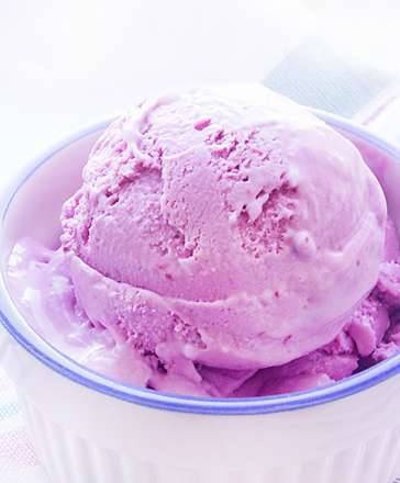 גלידה קלה עם דומדמניות שחורות על אגר-אגר (יצרנית גלידה מותג 3812)