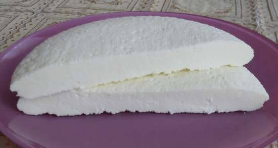 Homemade low-fat cheese