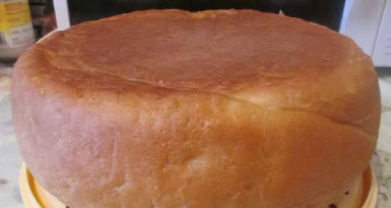White bread in a multicooker-pressure cooker Redmond RMC-M4504