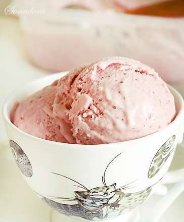 Ice cream "Strawberry with mascarpone" (Brand 3812 ice cream maker)